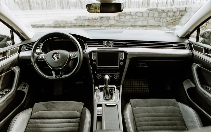 Volkswagen Passat cena 84500 przebieg: 151200, rok produkcji 2016 z Mława małe 232